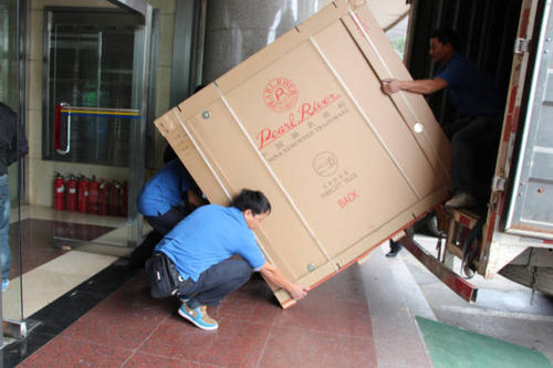 佛罗镇钢琴贵重工艺品无忧运
